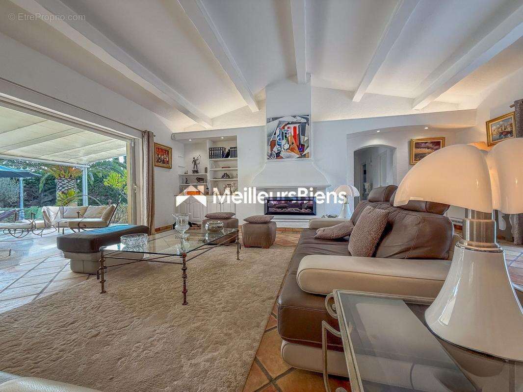 Maison à ROQUEBRUNE-SUR-ARGENS