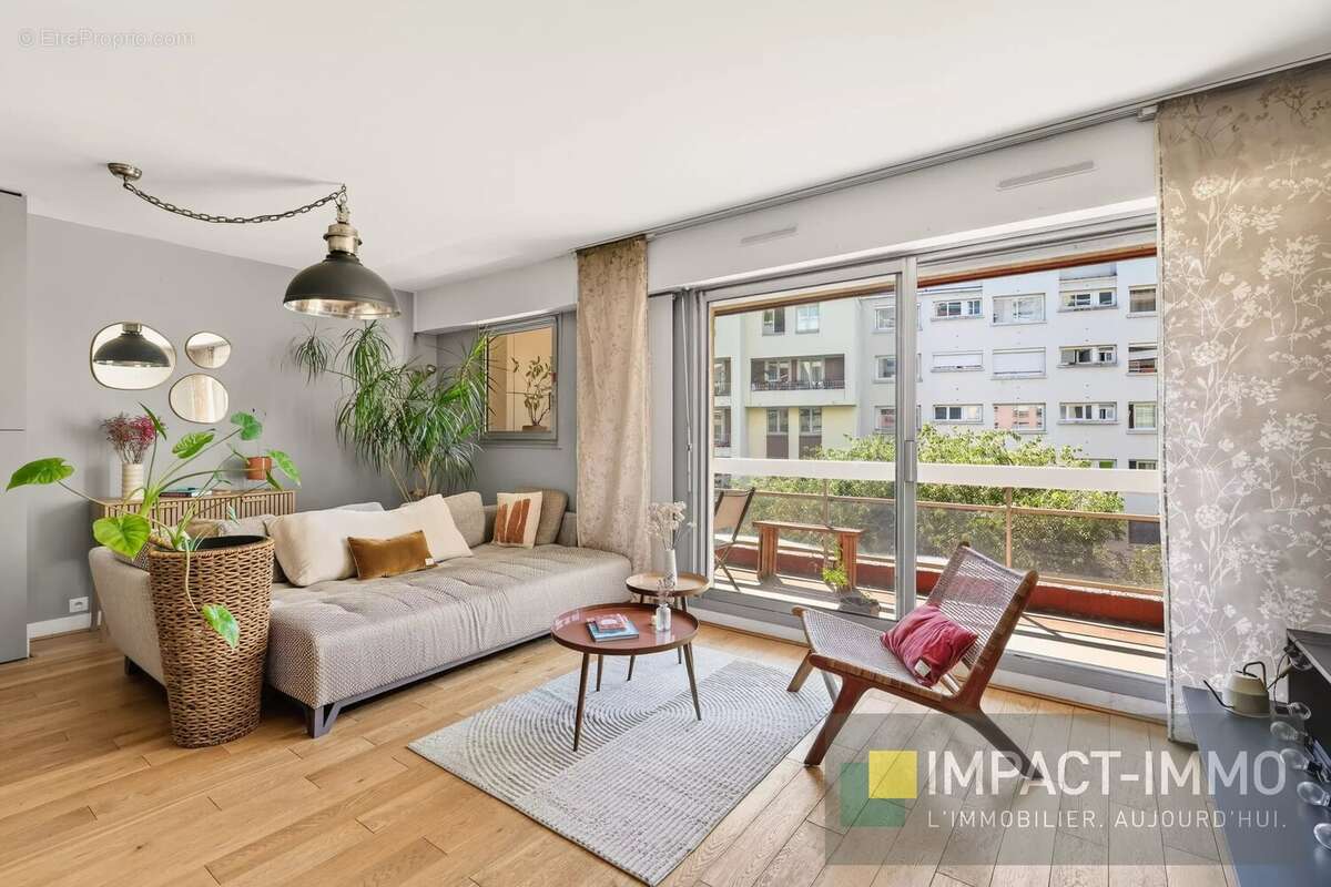 Appartement à COURBEVOIE