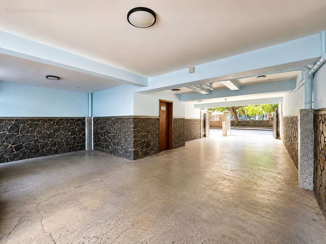 Appartement 70 m² à Saint-Denis  - photo 9