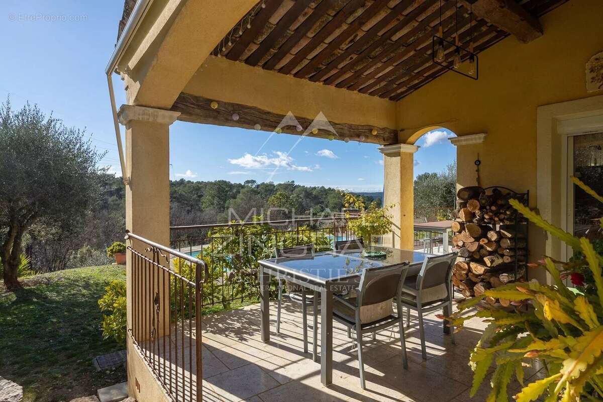 Maison à SAINT-CEZAIRE-SUR-SIAGNE