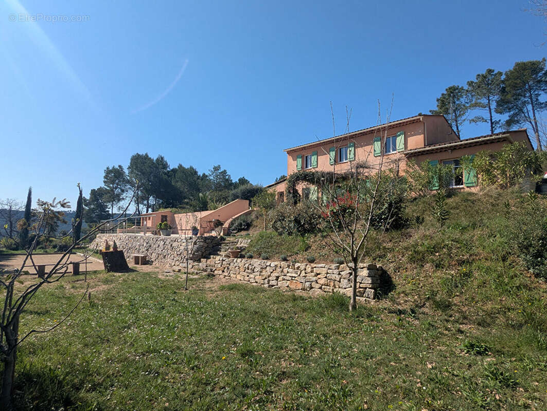 Maison à VILLECROZE