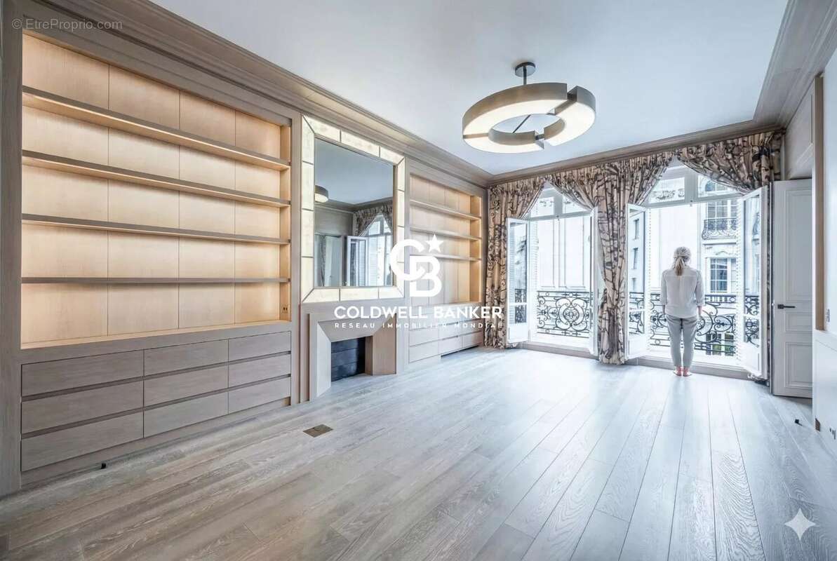 Appartement à PARIS-16E