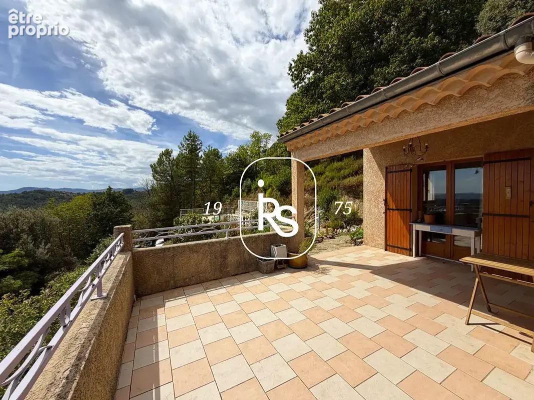 Avec une vue époustouflante, villa de 123 m2 habitables, une piscine et 2,23 ha de terrain - photo 5