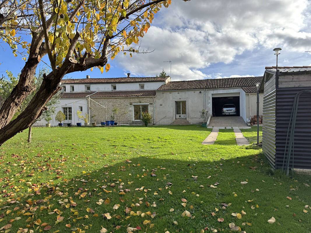 Maison à SAINT-GERMAIN-DE-MARENCENNES