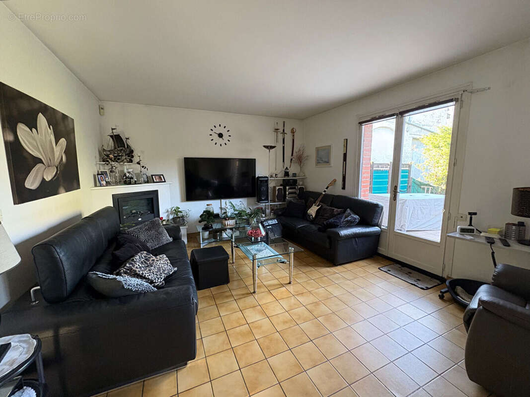 Maison individuelle en semi plain pied pleine de potentiel - un cadre de vie rare - photo 4