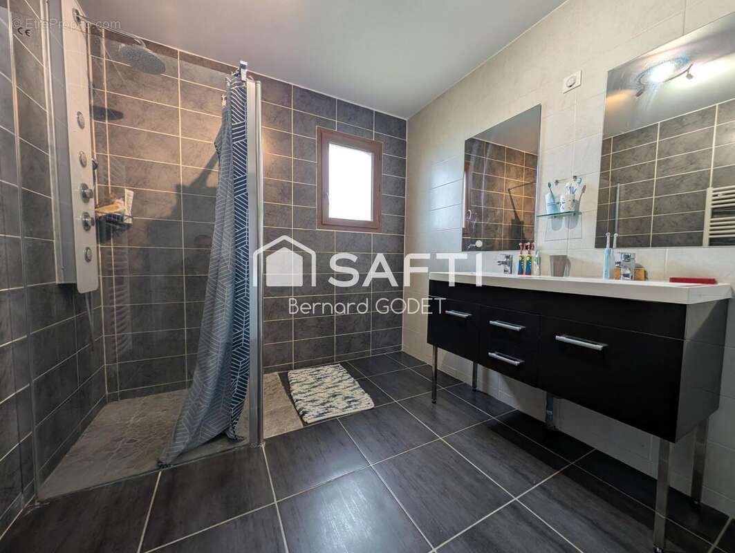 Maison 103 m² à Aussac-Vadalle  - photo 7