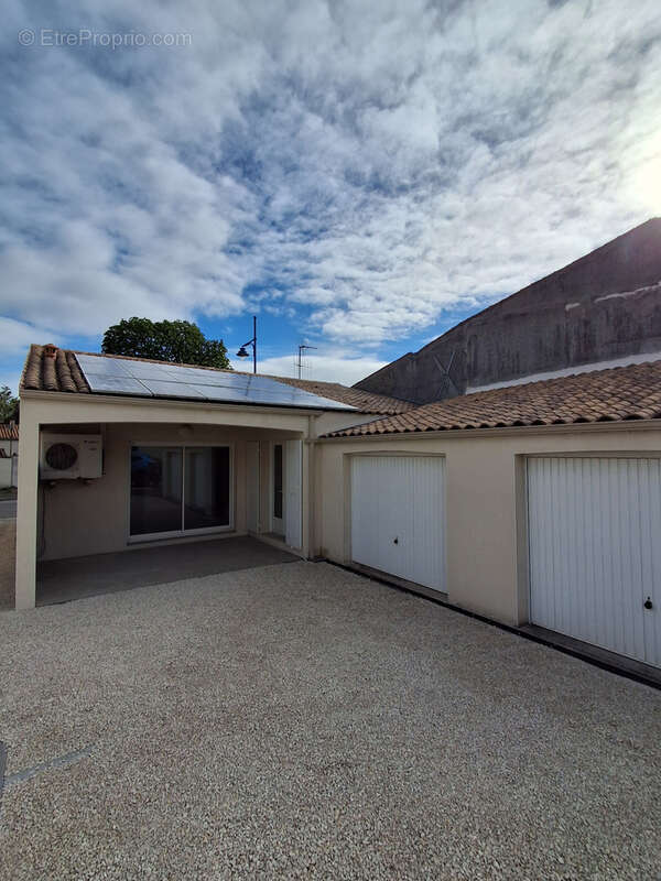 Maison à CROIX-CHAPEAU