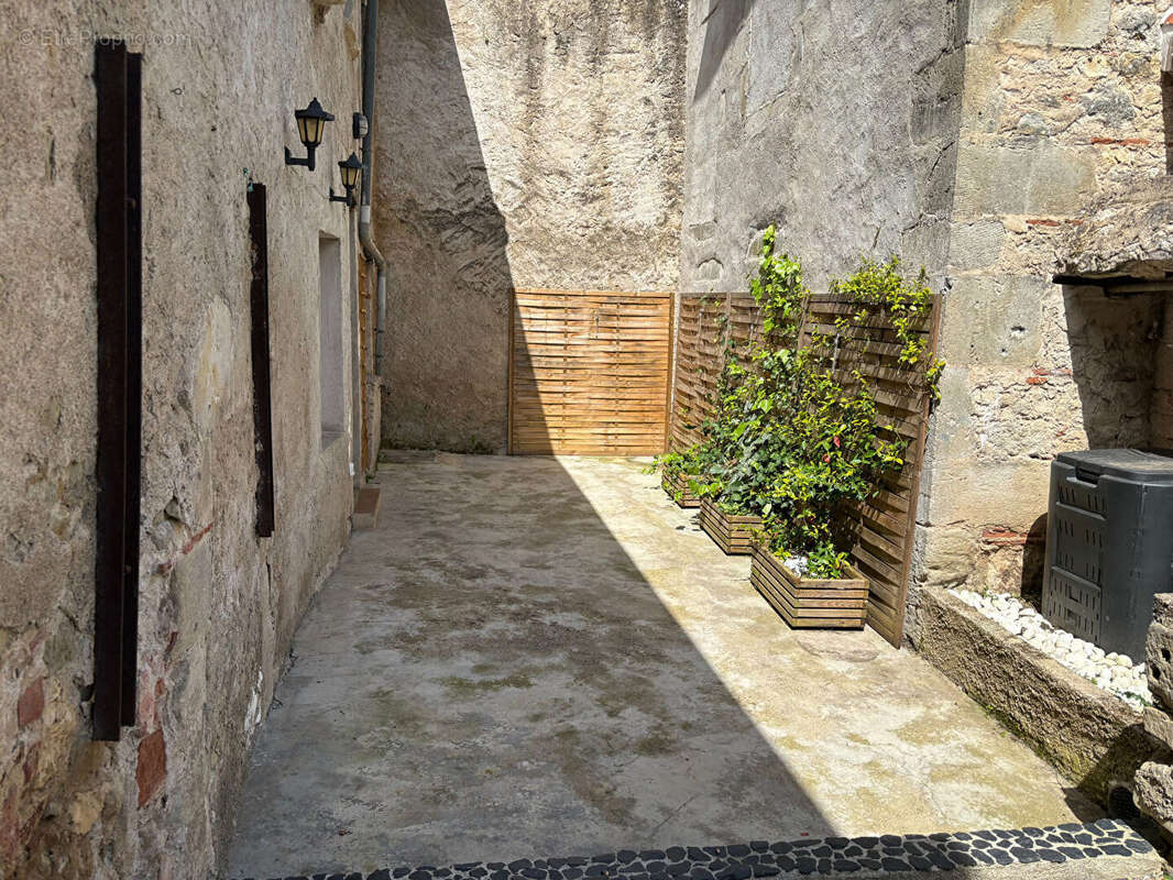 Maison de ville à Port de Penne avec cour - photo 4