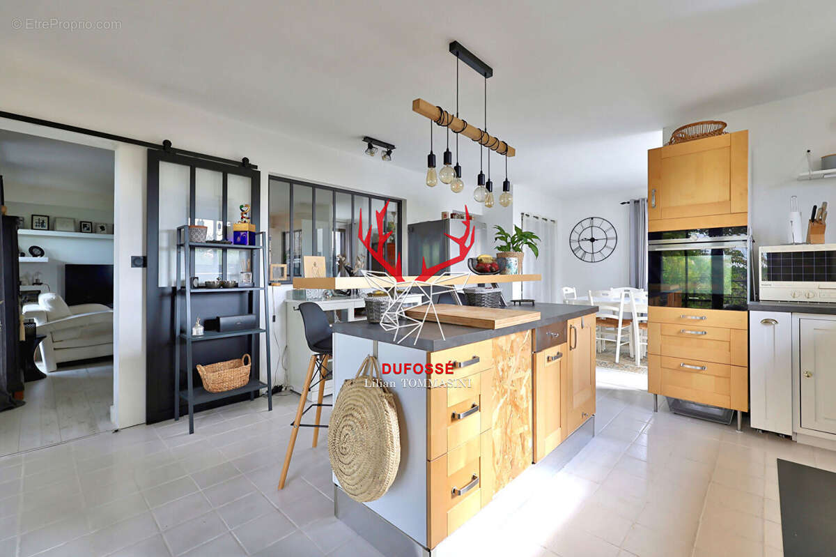 Maison à LA TOUR-DE-SALVAGNY