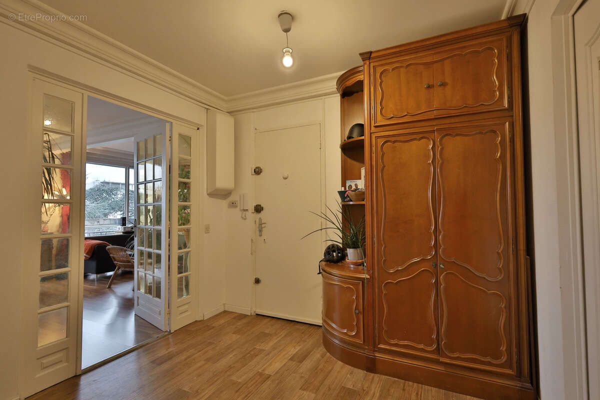 Appartement T3 - 72,42m2 habitables - Balcon - Cave - photo 8