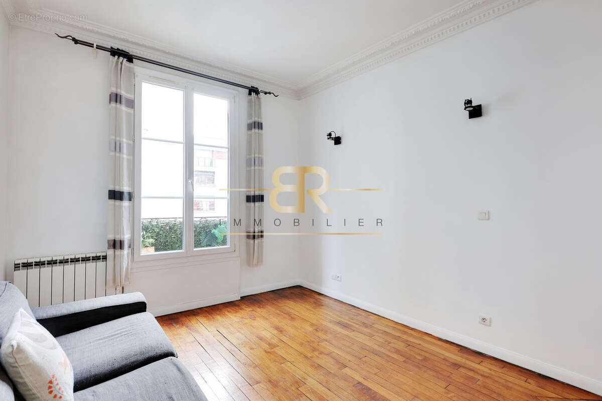 Appartement à PARIS-14E