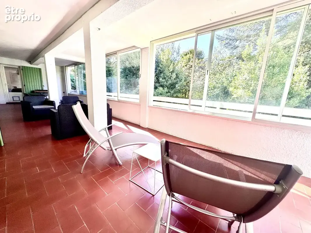 Appartement de standing avec trois chambres  et  grande terrasse couverte en centre ville de Carcassonne - photo 5