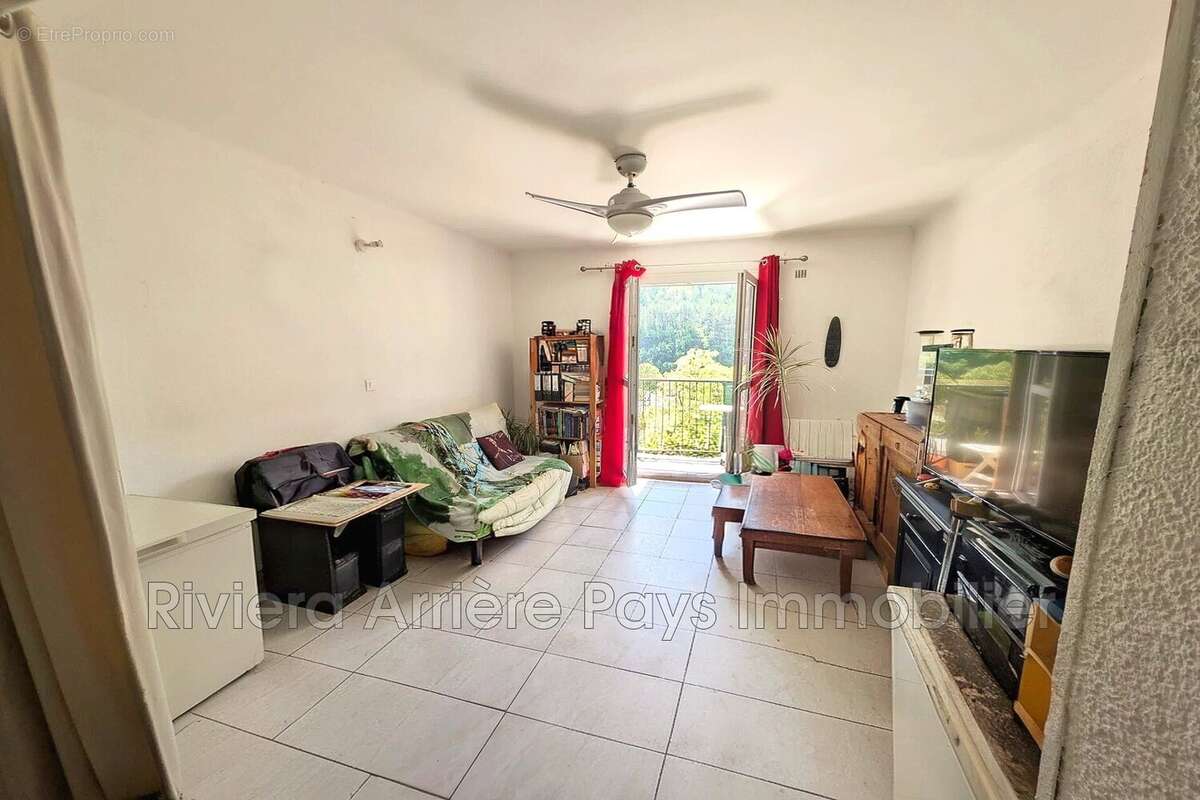 Appartement à PUGET-THENIERS