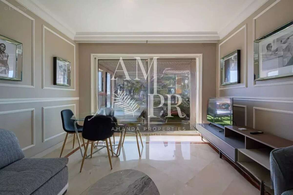 Appartement à VALLAURIS