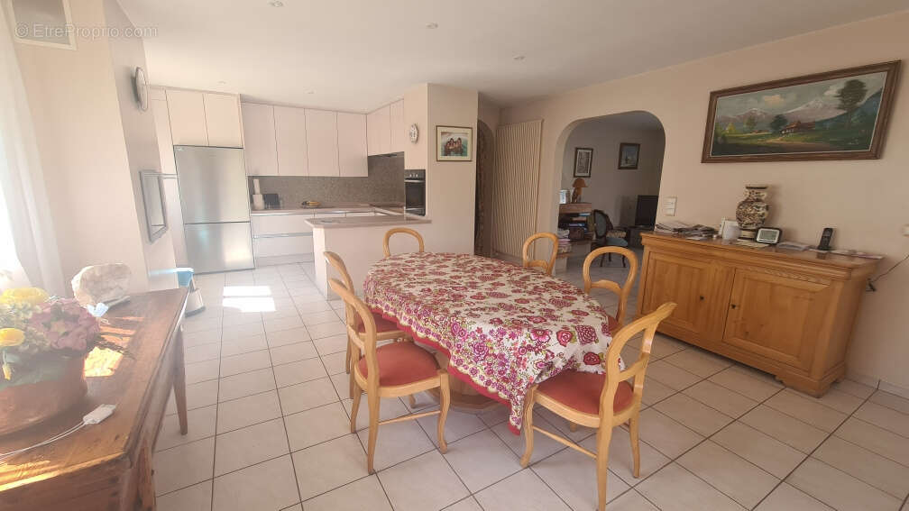A saisir Maison bourgeoise composée de 2 appartements avec de nombreuses dépendances et  un grand terrain de 1 - photo 14