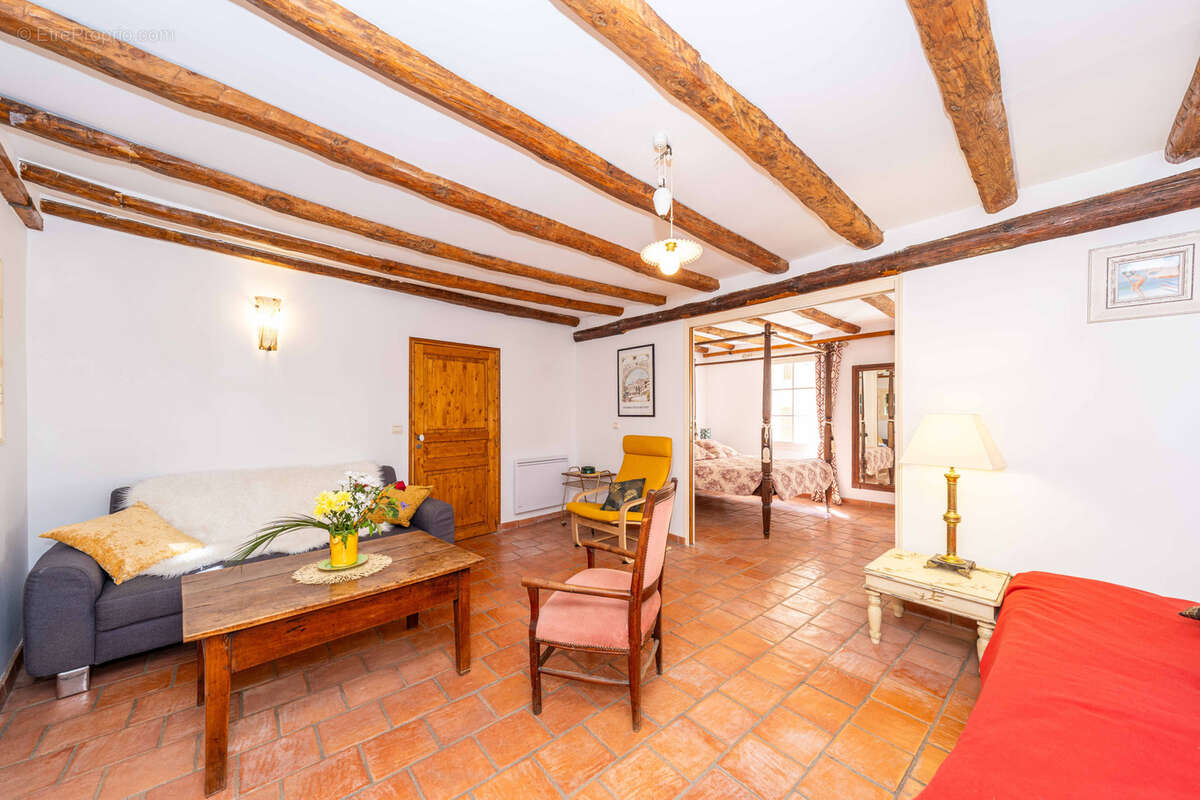 Appartement à TOURRETTES-SUR-LOUP