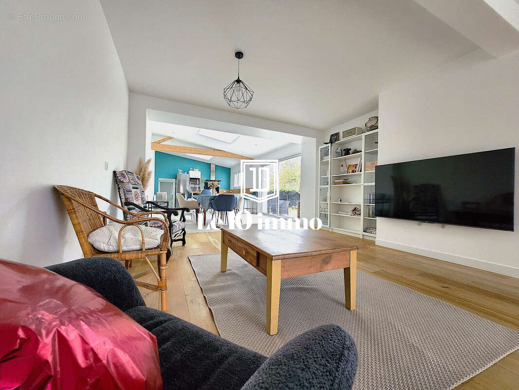 Salon - Maison à LE LOROUX-BOTTEREAU