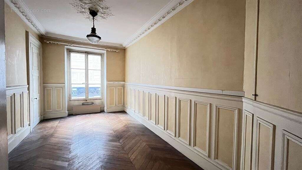 Appartement à PARIS-7E