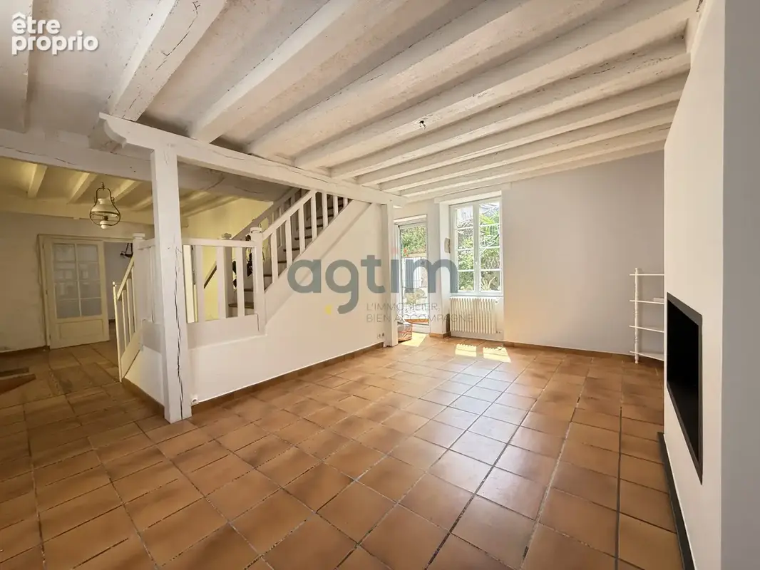 Maison de bourg, 5 chambres, garage, jardin, grande cour, terrain 315m2 - photo 3