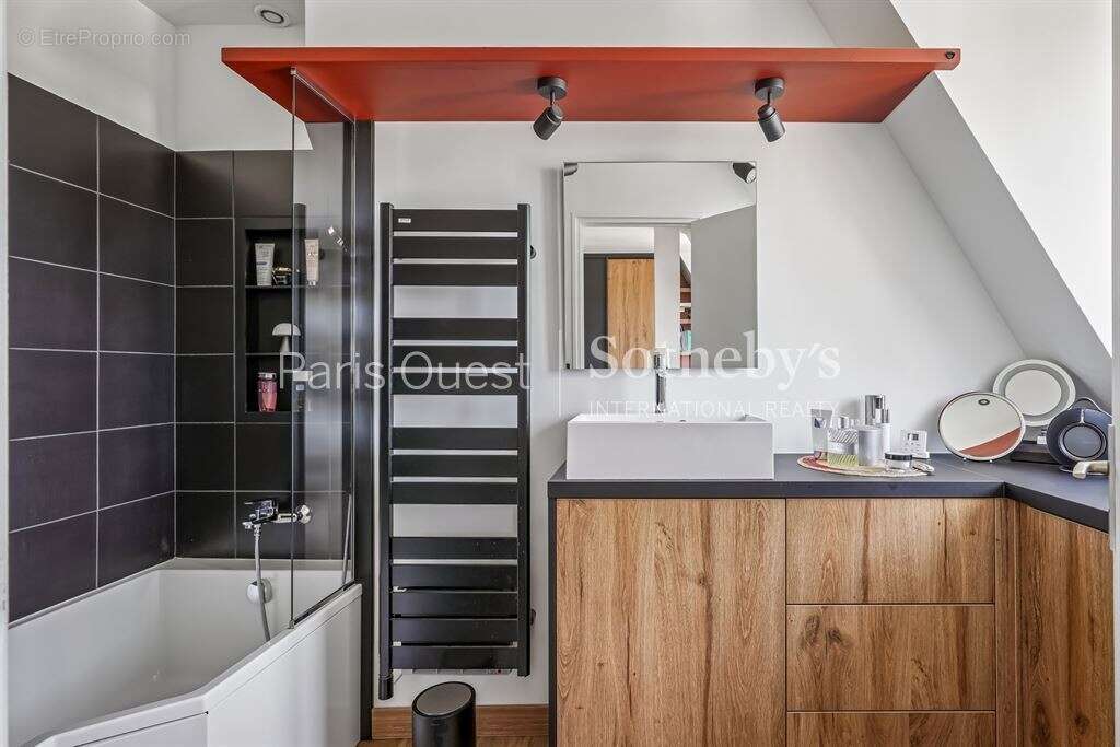 Appartement à NEUILLY-SUR-SEINE