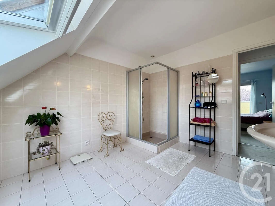Maison à VULAINES-SUR-SEINE