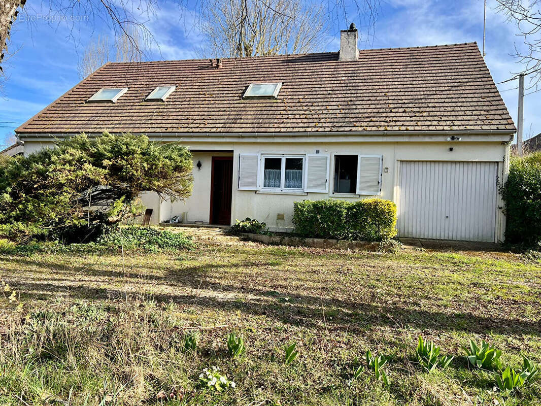 Maison à URY