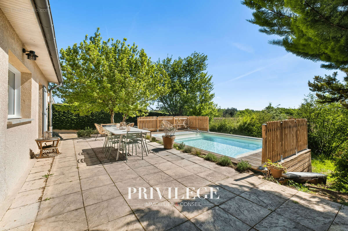 Maison à SAINT-GENIS-LES-OLLIERES