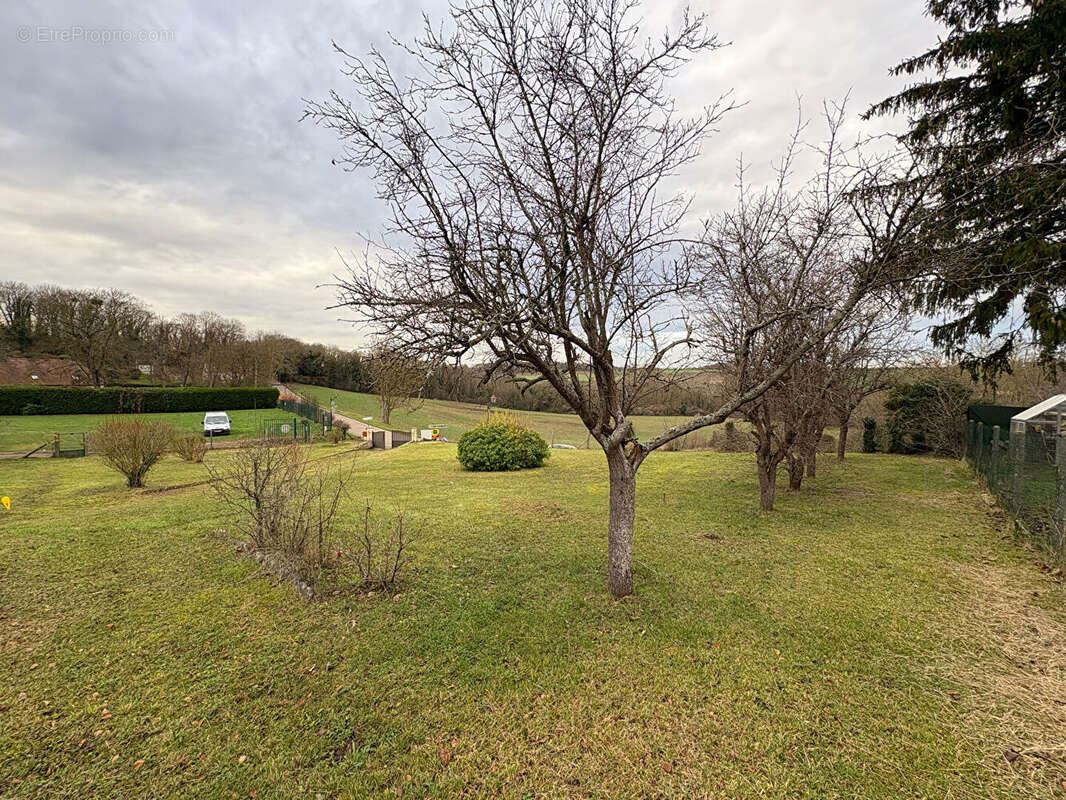 Terrain à TESSANCOURT-SUR-AUBETTE