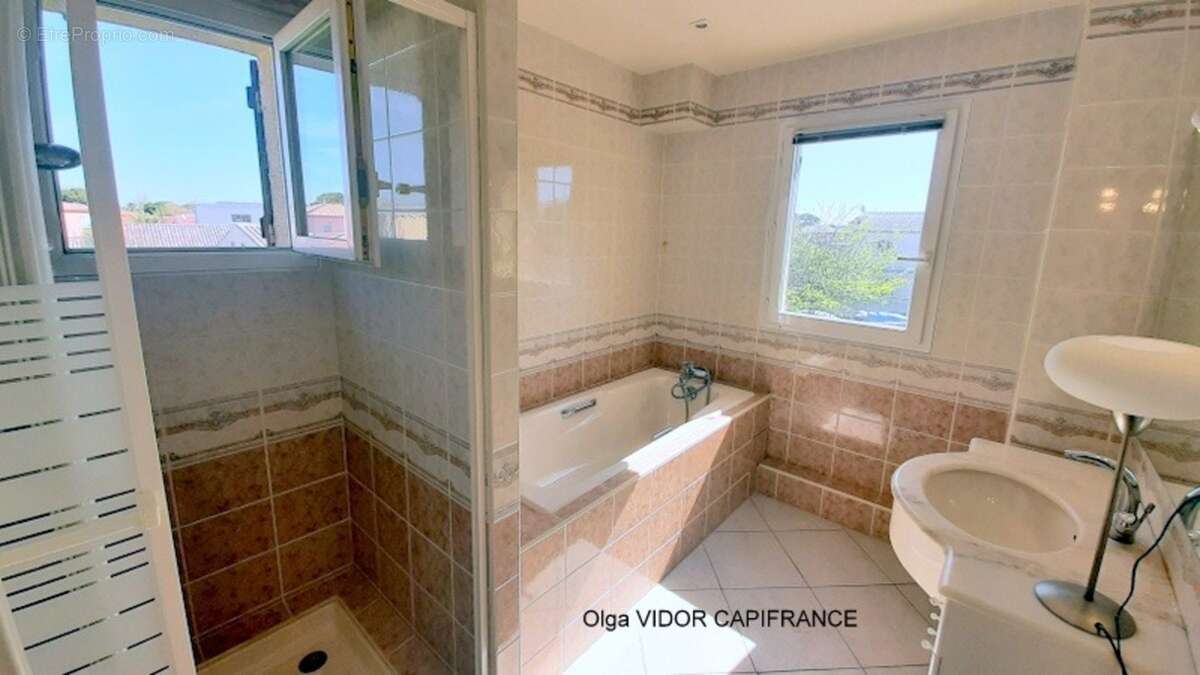 Dpt Hérault (34), à vendre LE GRAU D'AGDE maison P5  terrain 1000 m² double garage - photo 12