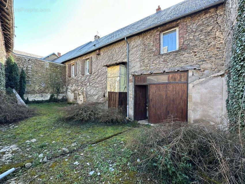 Maison à SAINT-GERVAIS-D'AUVERGNE