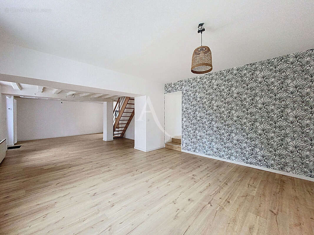 Maison à LA MEMBROLLE-SUR-LONGUENEE