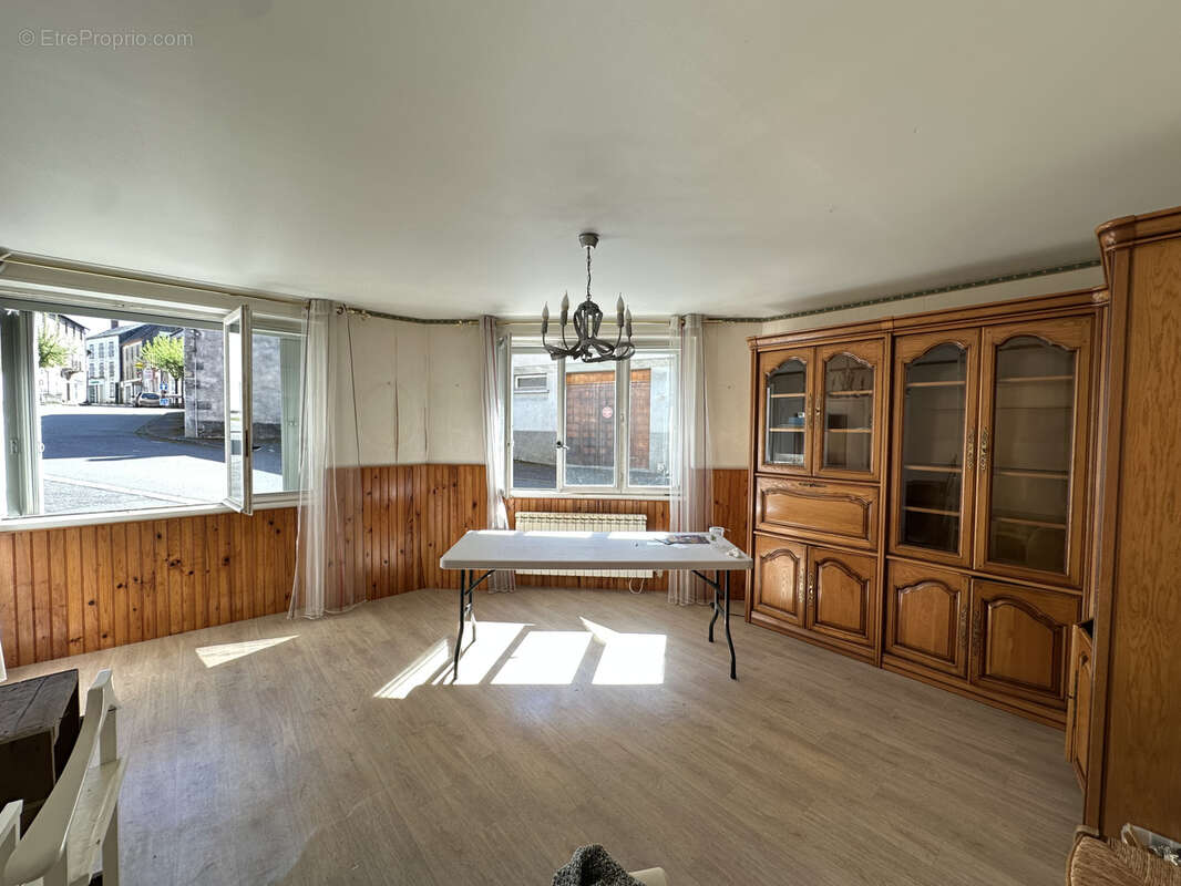 Maison à SAINT-GERVAIS-D'AUVERGNE