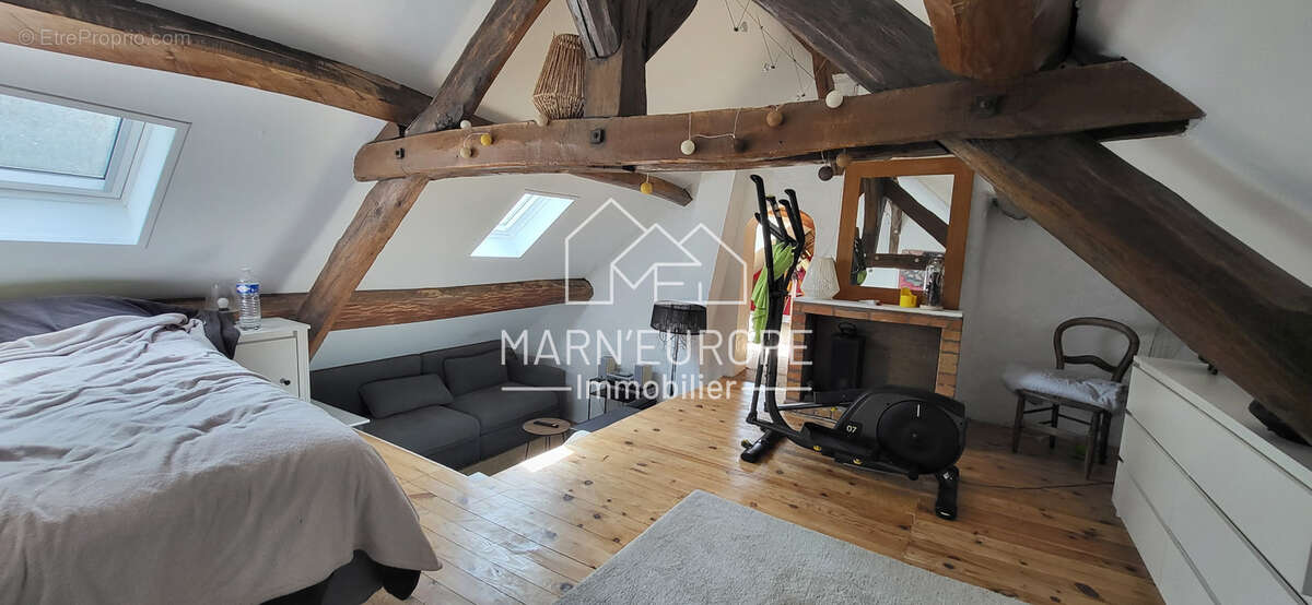 Maison familiale de caractère   208,20 m2 habitables avec jardin et dépendance - photo 11