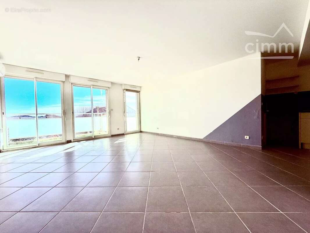 Appartement à PORT-SAINT-LOUIS-DU-RHONE