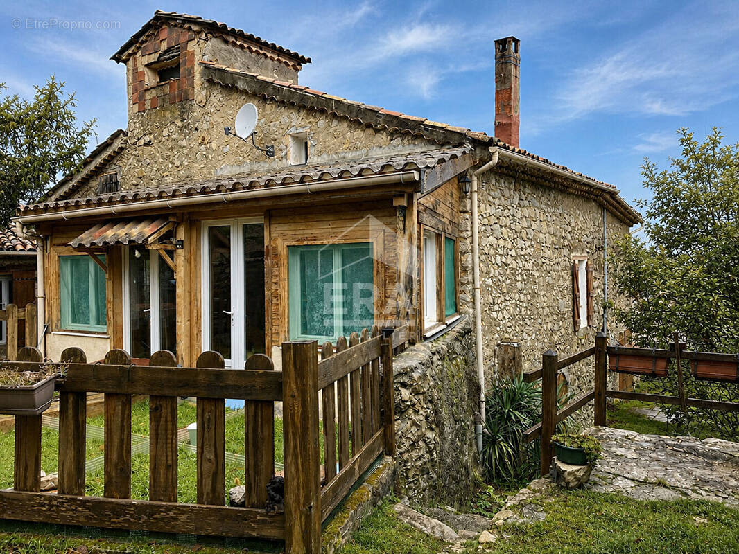 Maison à SAINT-PIERRE-AVEZ