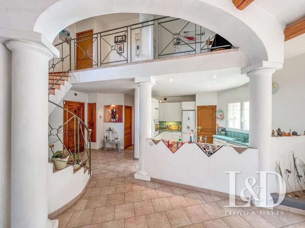 Maison à SAINT-ESTEVE-JANSON