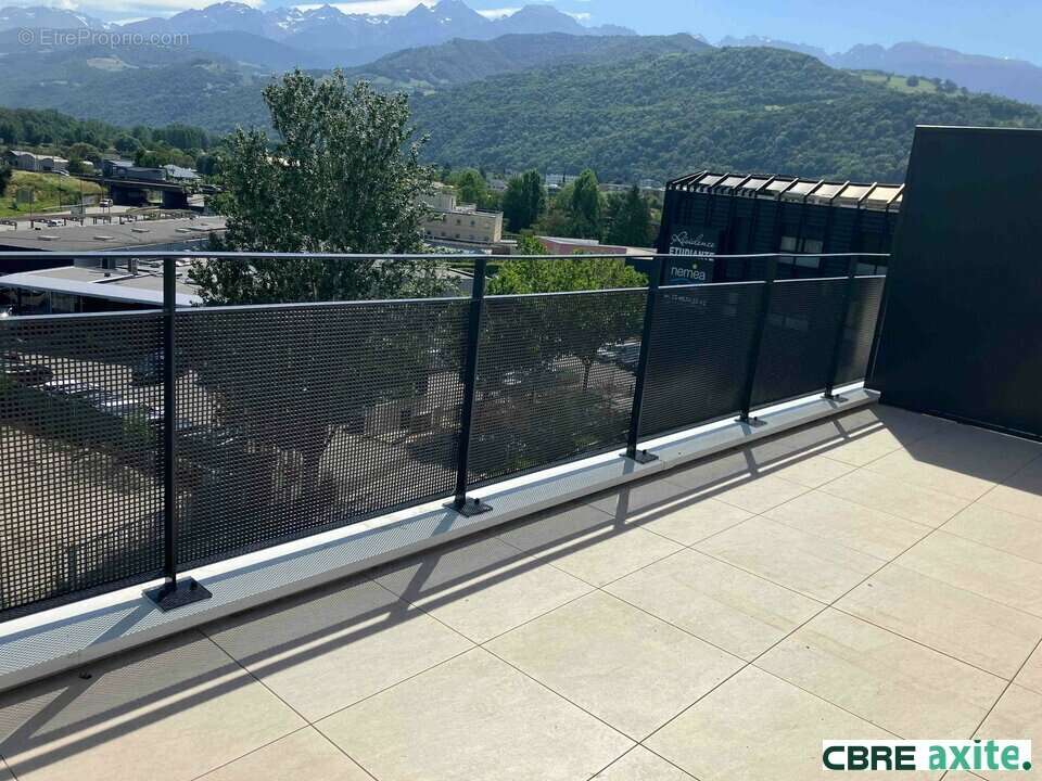 Commerce 1356 m² à Gieres  - photo 3