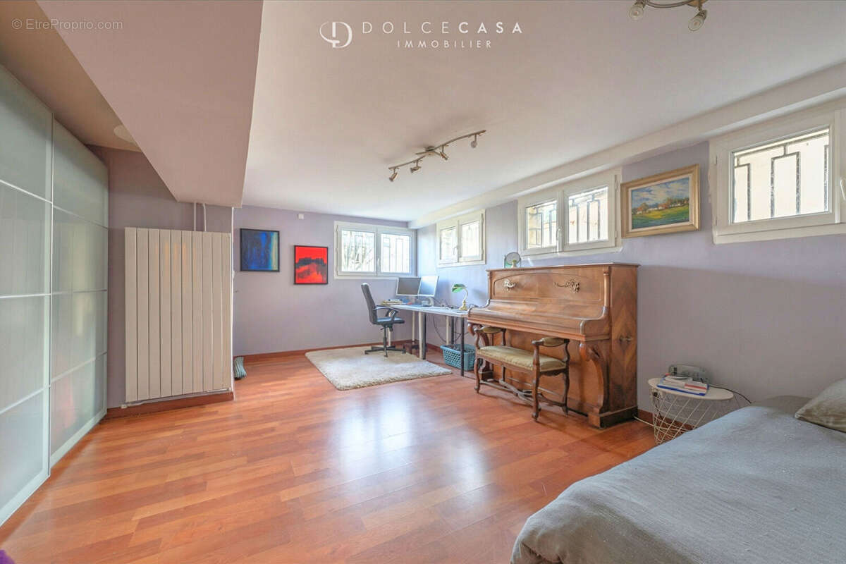 Maison à LE PERREUX-SUR-MARNE