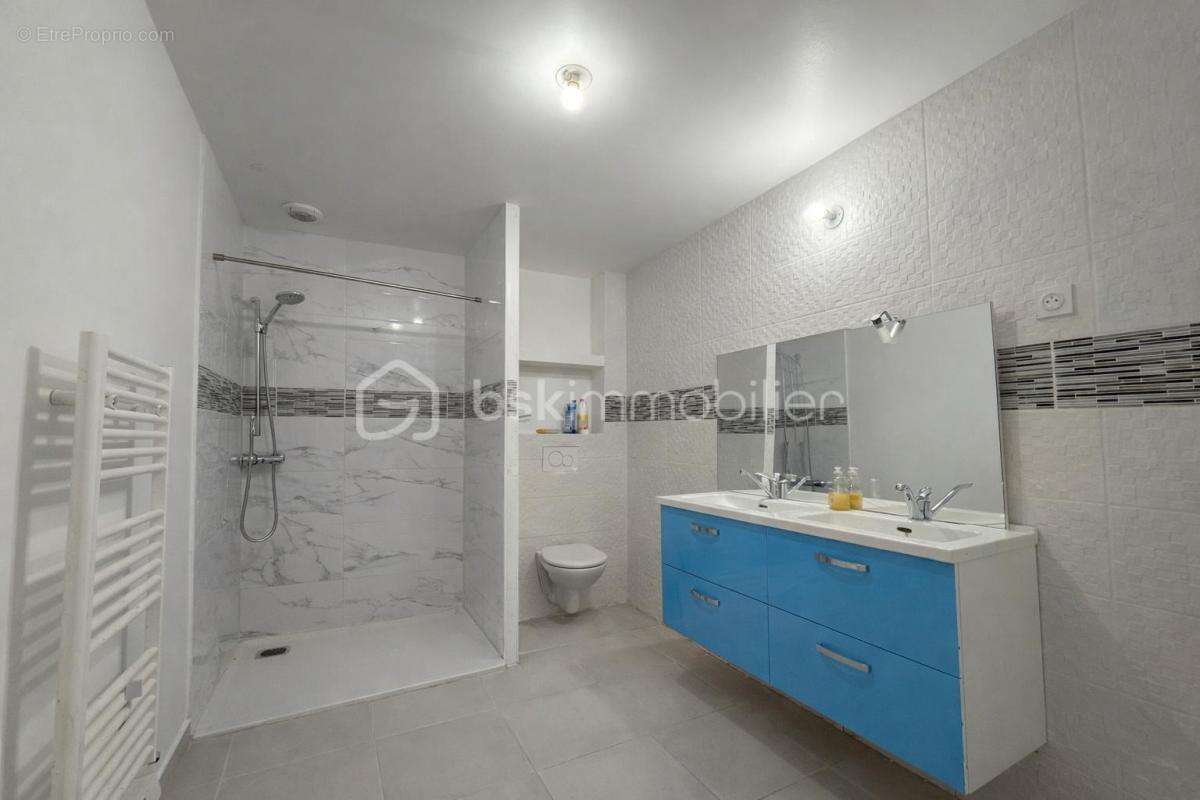 Maison à LA ROCHE-CHALAIS