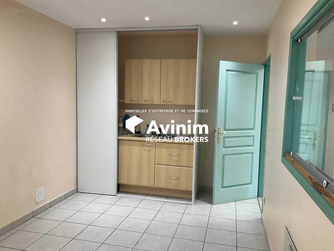 Commerce à TOURRETTES