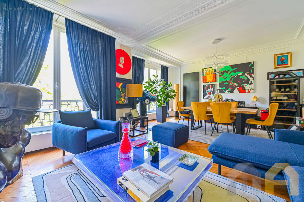 Appartement à PARIS-16E