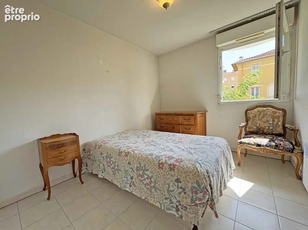 Vence Centre-ville   Spacieux 3 pièces de 90 m2 avec terrasse et grand garage - photo 7