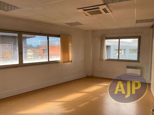 Commerce à LESPARRE-MEDOC