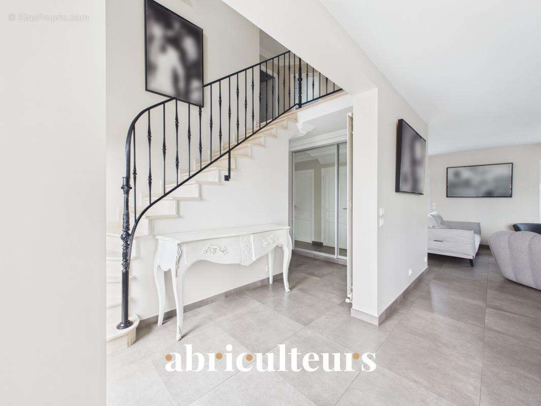 Maison familiale individuelle avec jardin - 6 pièces - 185 m² - Ormesson-sur-Marne - photo 9