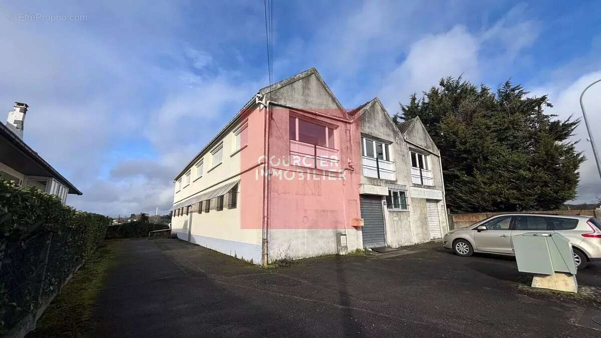 Commerce à LE MESNIL-SAINT-DENIS