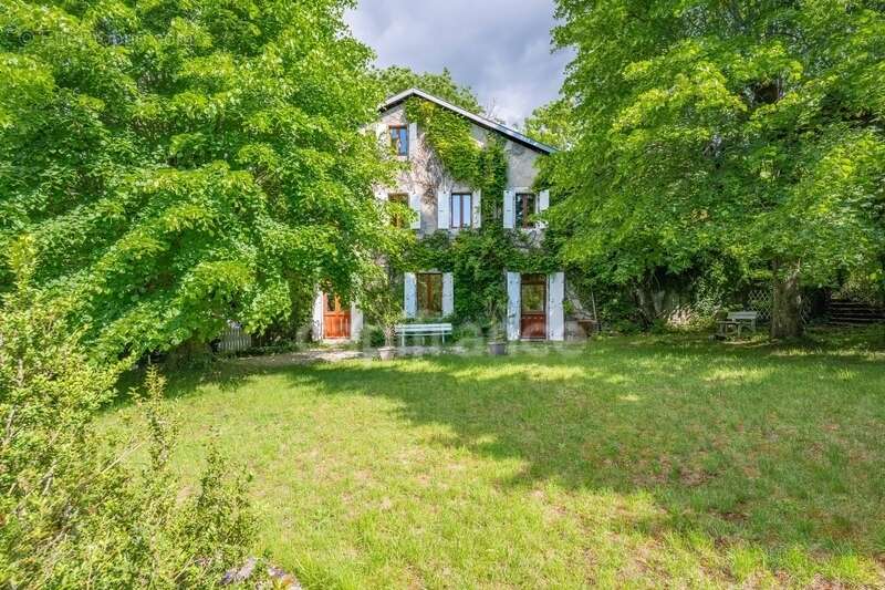 Dpt Ain (01), à vendre proche de GEX  maison P6 de 197 m² - Terrain de 1300 m² - photo 20
