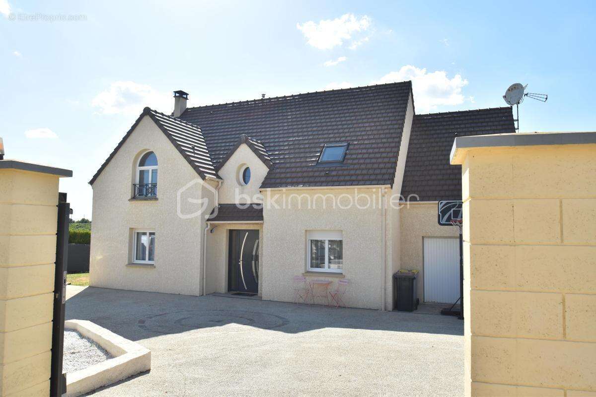 Maison à AUNEAU