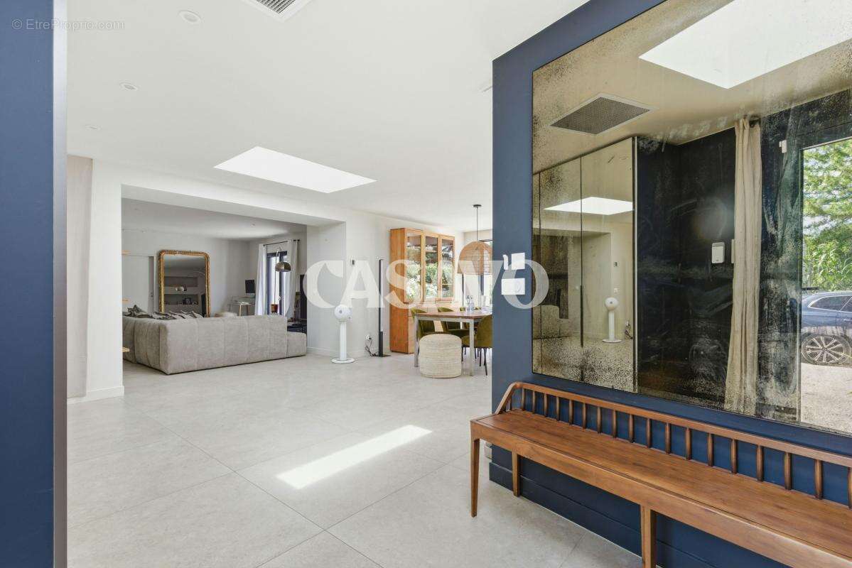 Vente Maison 5 pièces de 180m² - 13760 Saint-Cannat - photo 10
