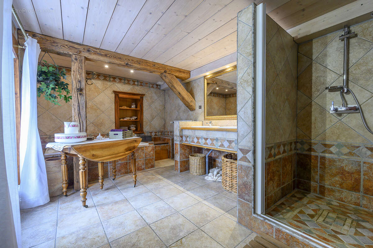 EPFIG (67680) - Maison 6 pièces de 162m2 + Appartement de 72m2 + garage + atelier - photo 9