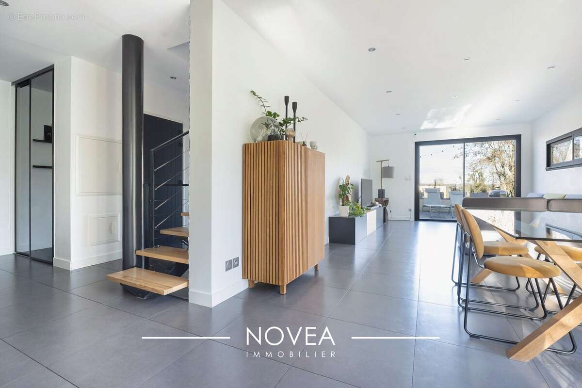 Maison à SAINT-ROMAIN-AU-MONT-D'OR